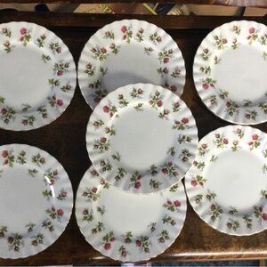 Royal Albert Winsome Set of 7 Bread & Butter plates Eng Fine China Gold trim